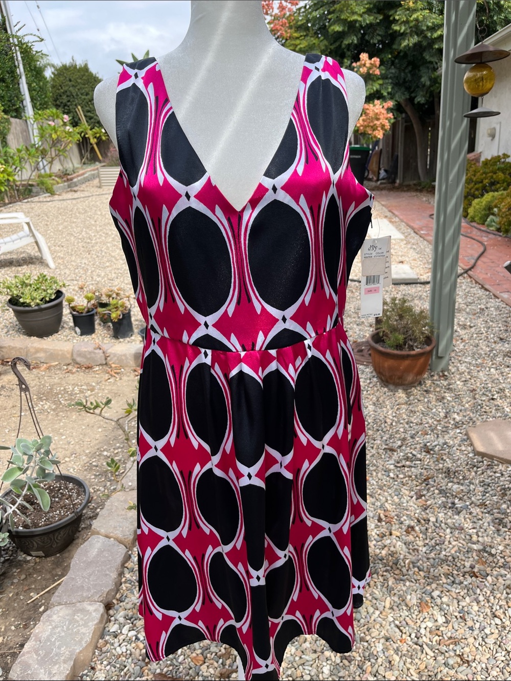 NWT Women’s Pink Black Patterned V neck Sleeveless Silky Flowy Dress size 10